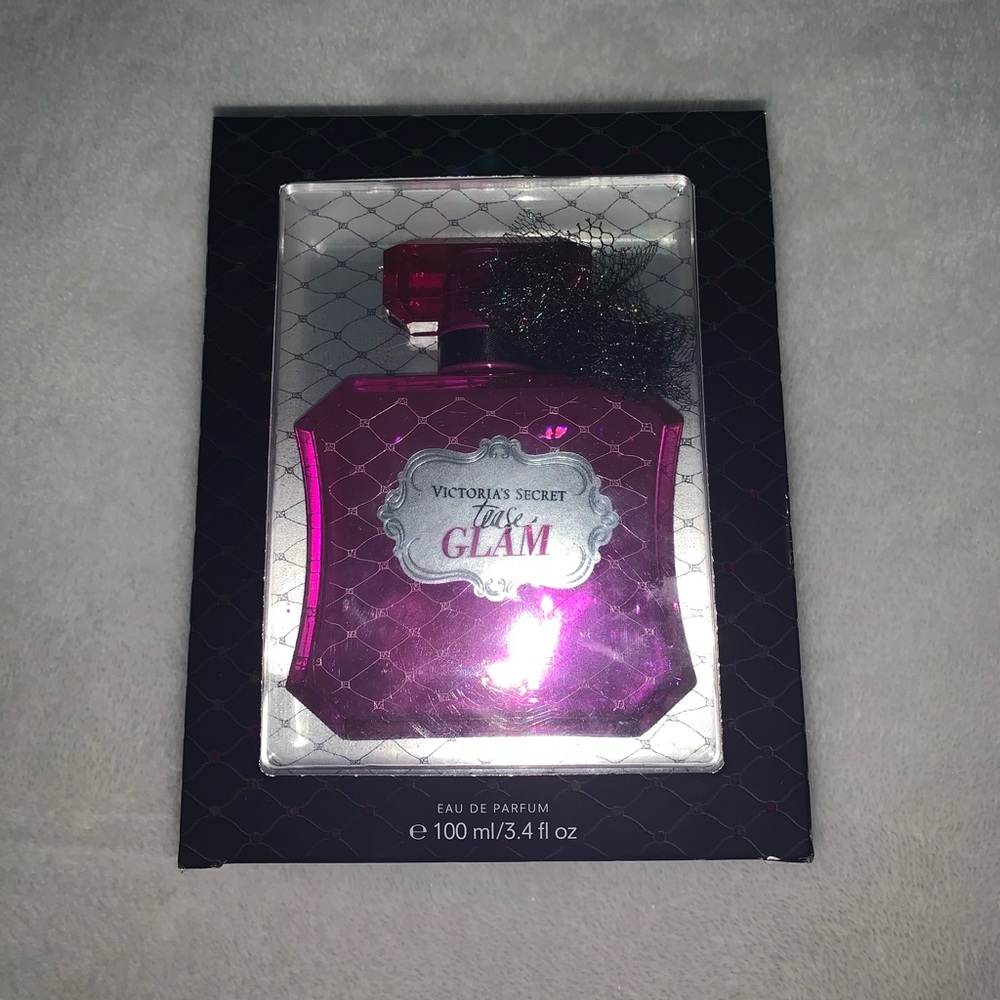 VICTORIA’S SECRET TEASE GLAM